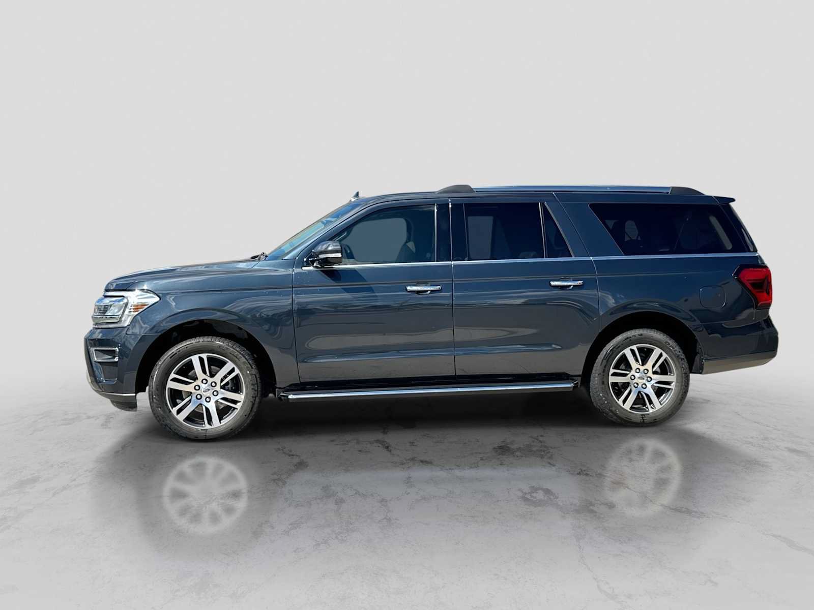 Certified 2022 Ford Expedition Max Limited RWD image 3