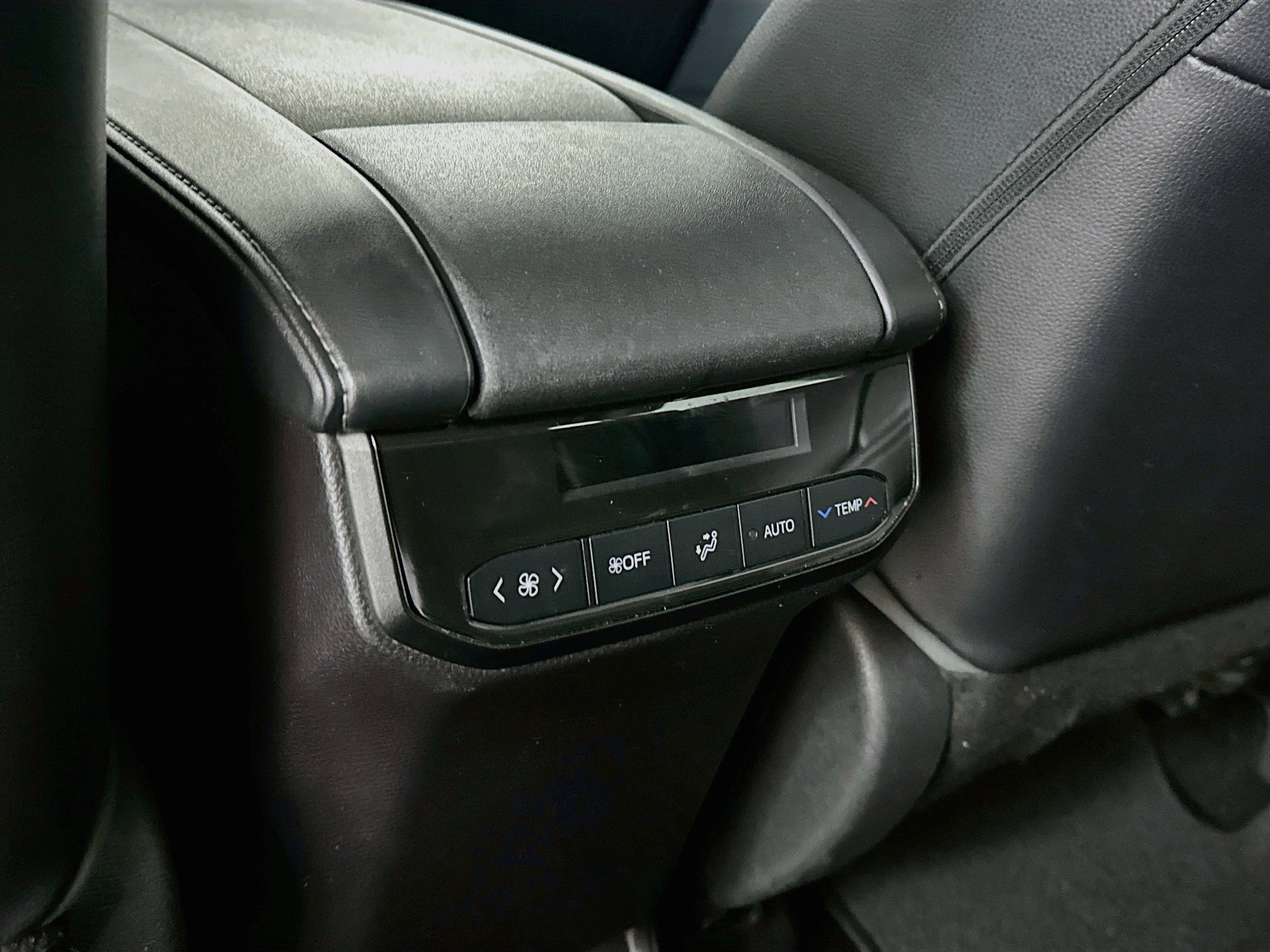 Used 2021 Toyota Highlander XLE FWD image 28