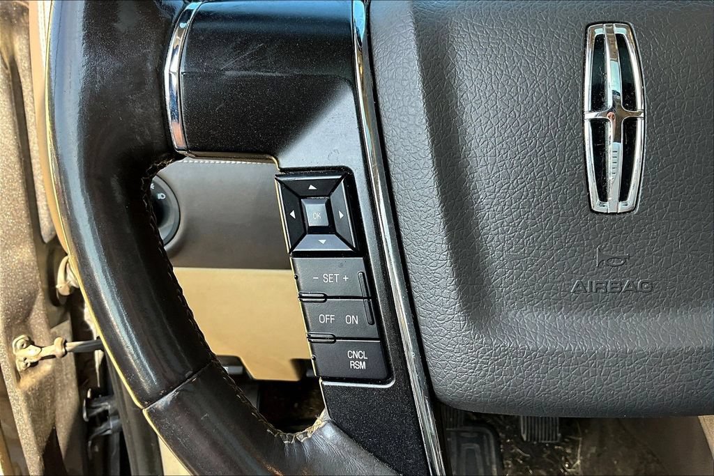 Used 2015 Lincoln Navigator 4WD w/ Equipment Group 101A Reserve image 11