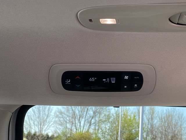 Used 2024 Chrysler Pacifica Touring-L FWD image 17