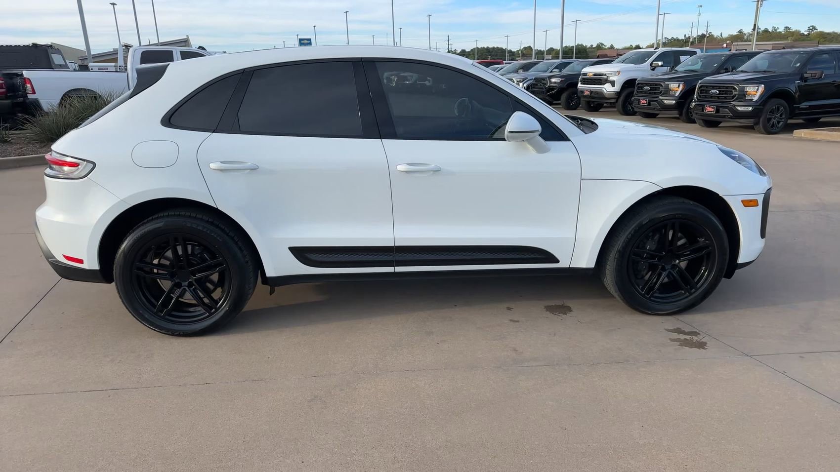 Used 2024 Porsche Macan image 2
