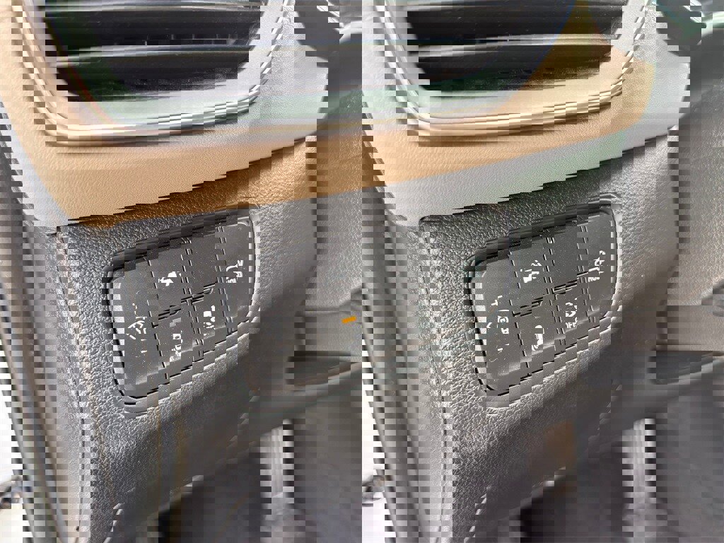 Used 2019 Hyundai Santa Fe Limited image 16