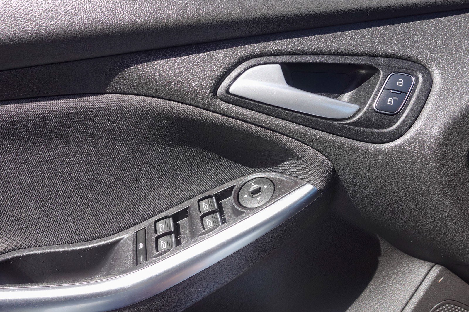 Used 2017 Ford Focus ST image 11