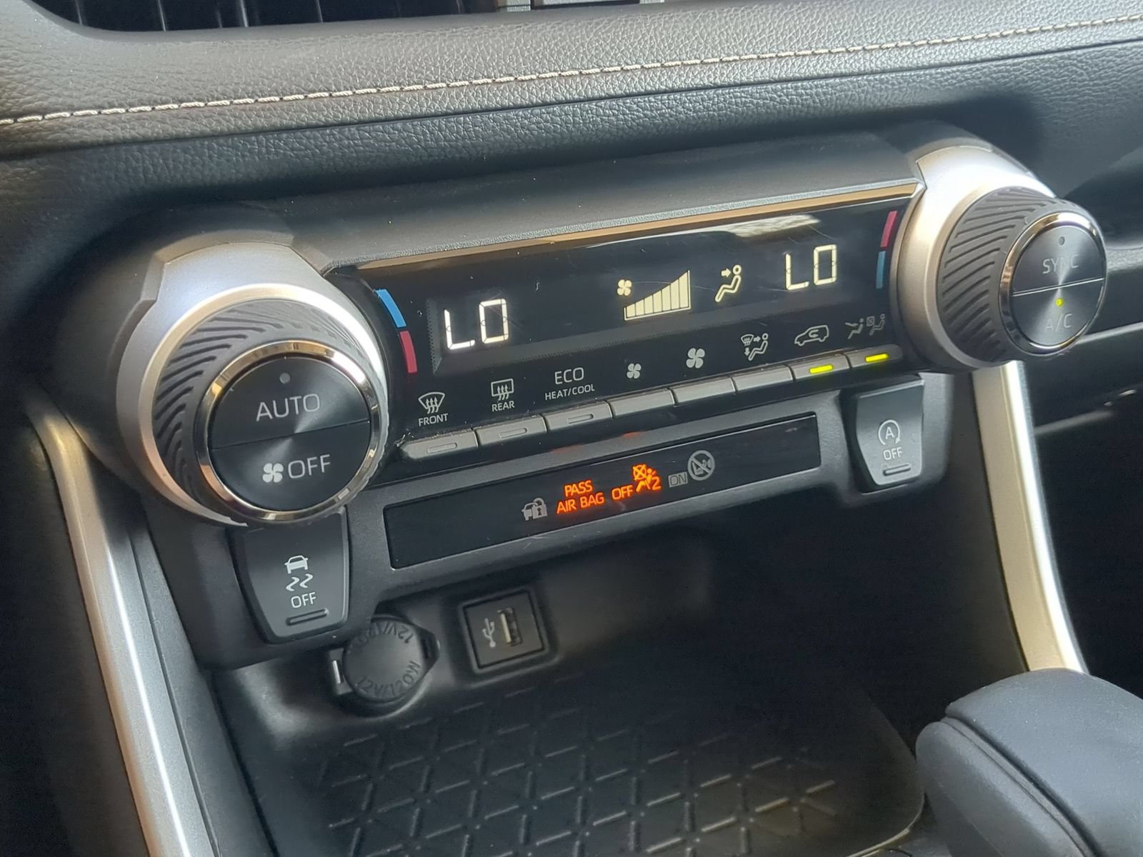 Used 2025 Toyota RAV4 XLE FWD image 20