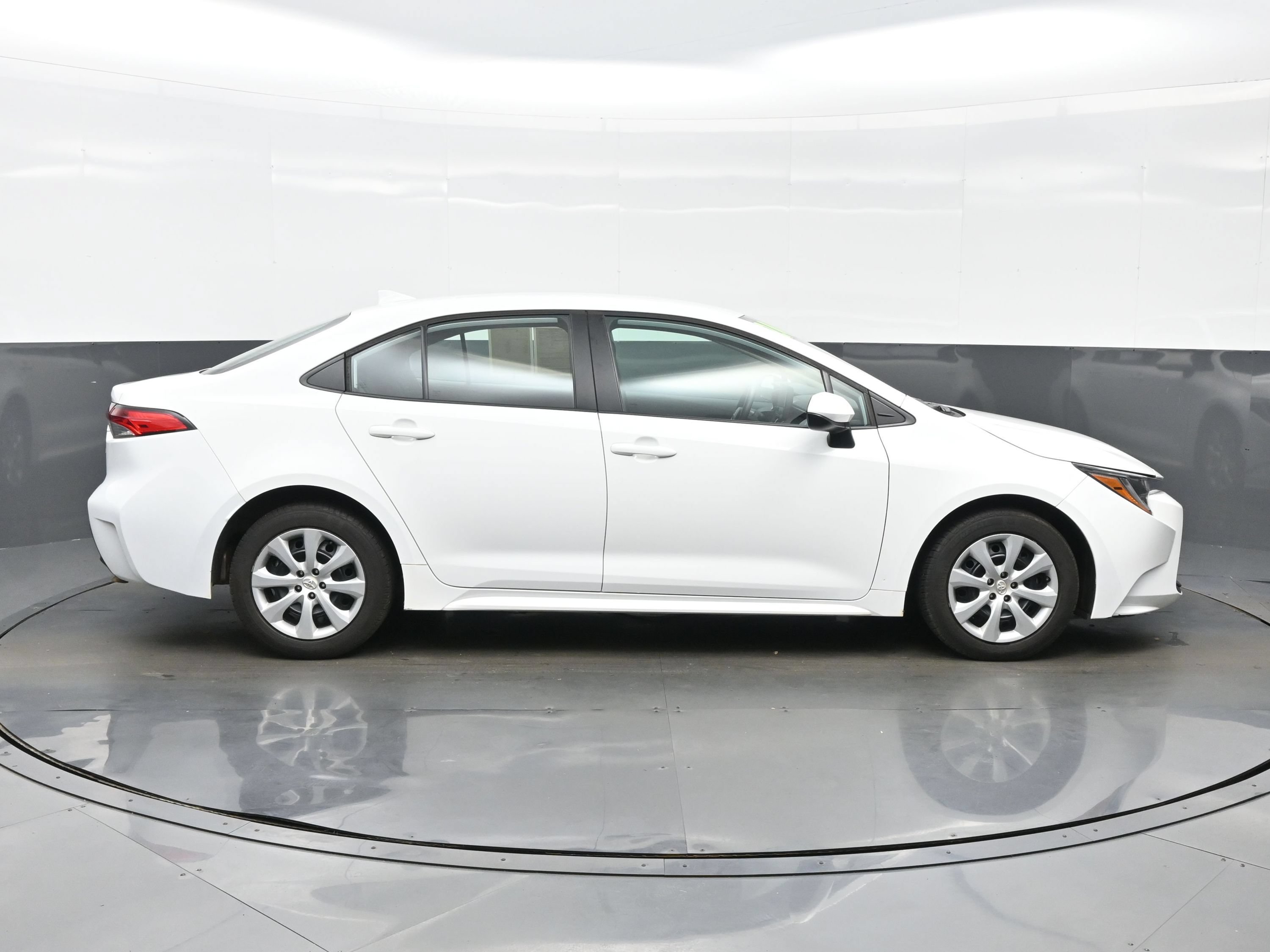 Used 2024 Toyota Corolla LE FWD image 7