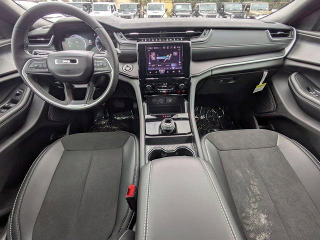 New 2025 Jeep Grand Cherokee Altitude image 13