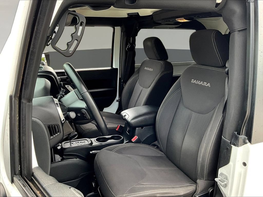 Used 2017 Jeep Wrangler Sahara w/ Connectivity Group AWD/4WD image 21