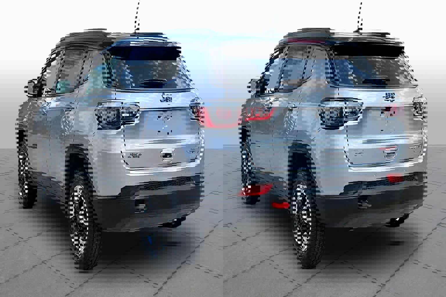 Used 2018 Jeep Compass Trailhawk w/ Safe & Security Group image 12