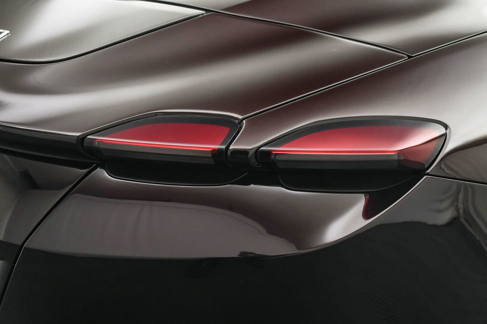 Used 2024 Ferrari Roma Spider image 26