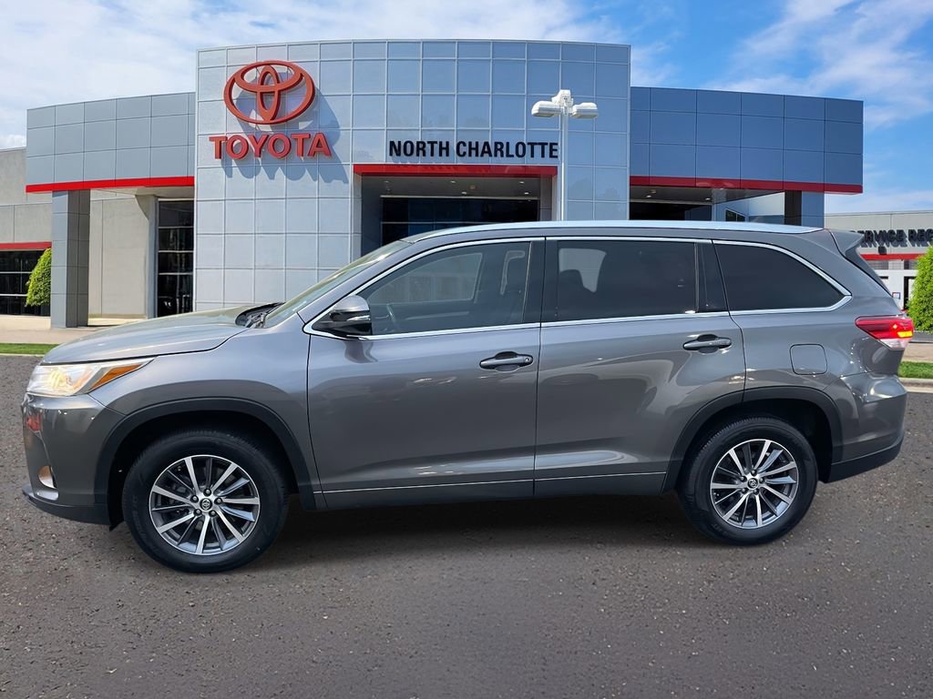 Used 2017 Toyota Highlander XLE image 5