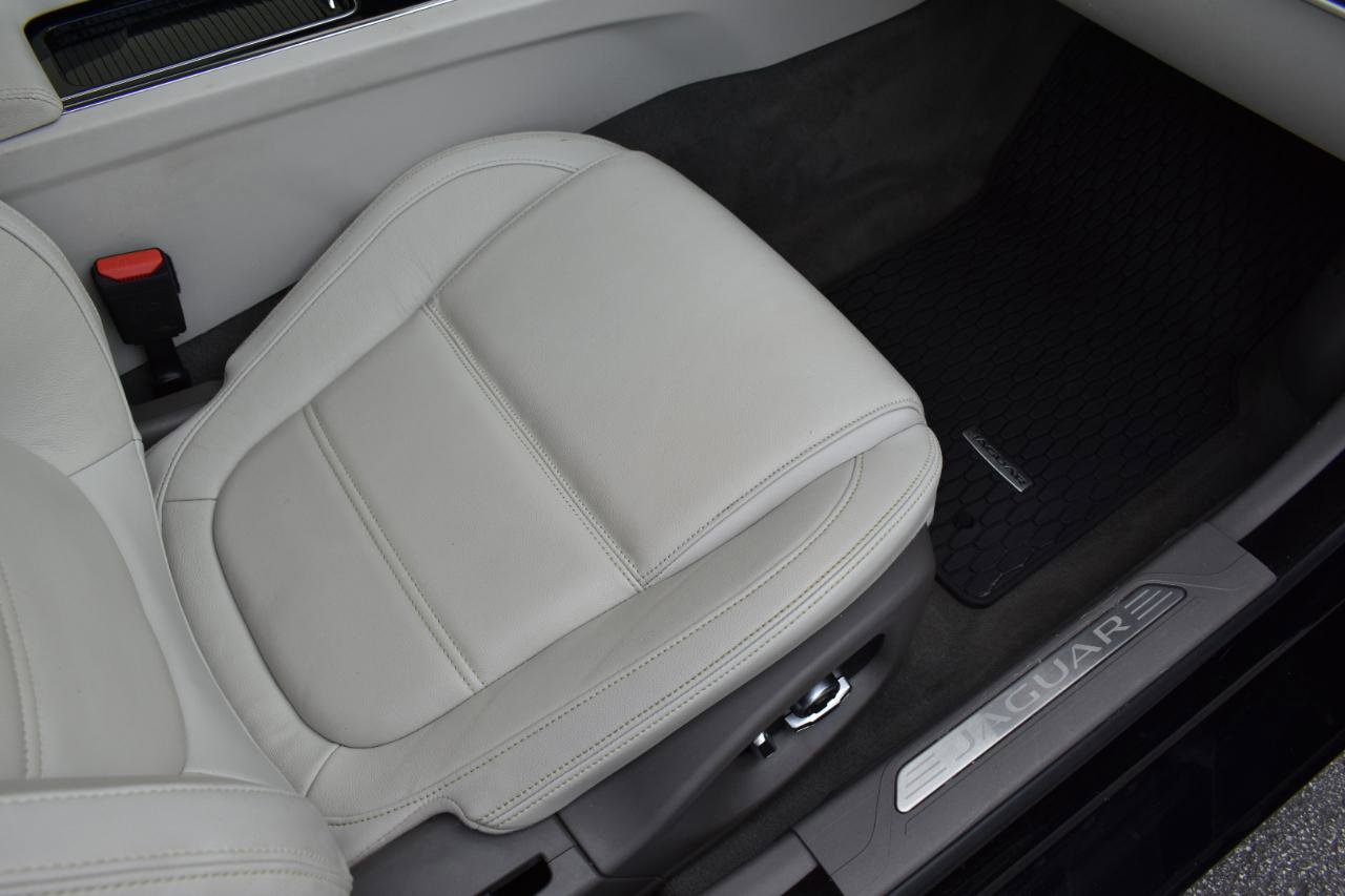 Used 2019 Jaguar XE Prestige RWD image 30