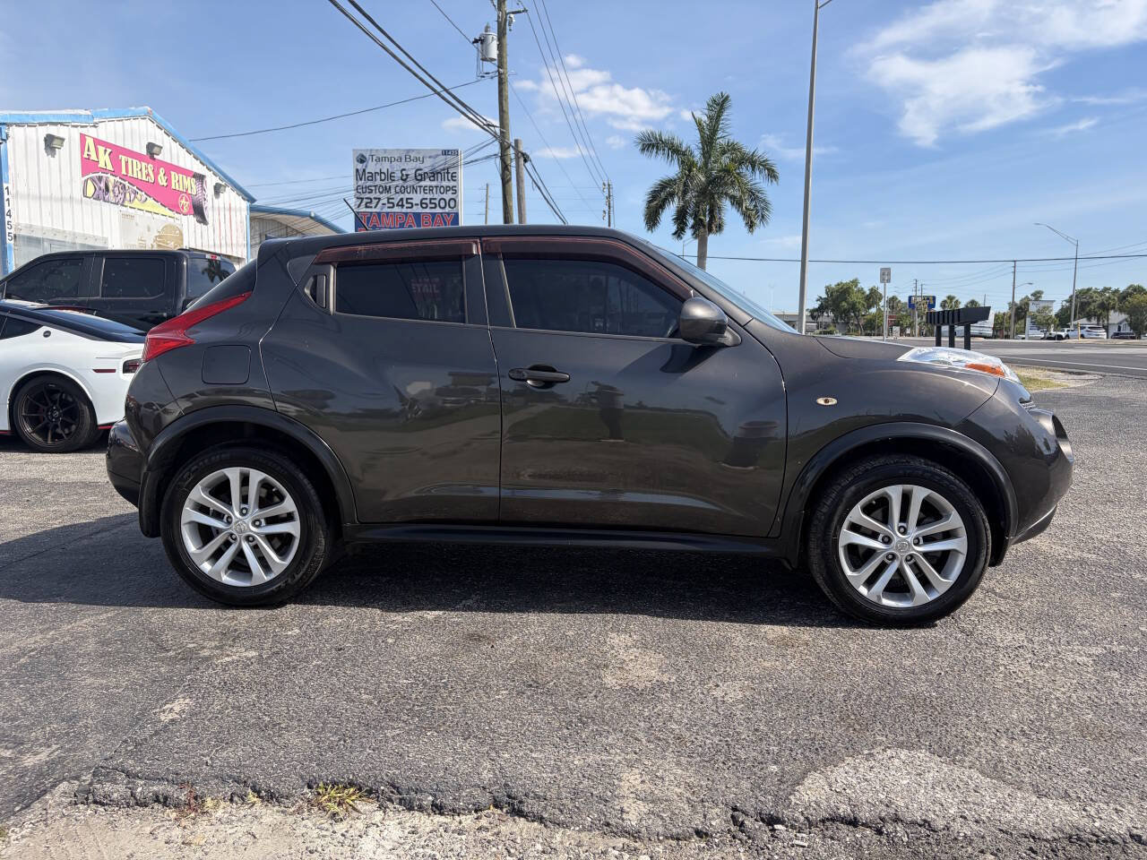 Used 2011 Nissan Juke SV FWD image 7