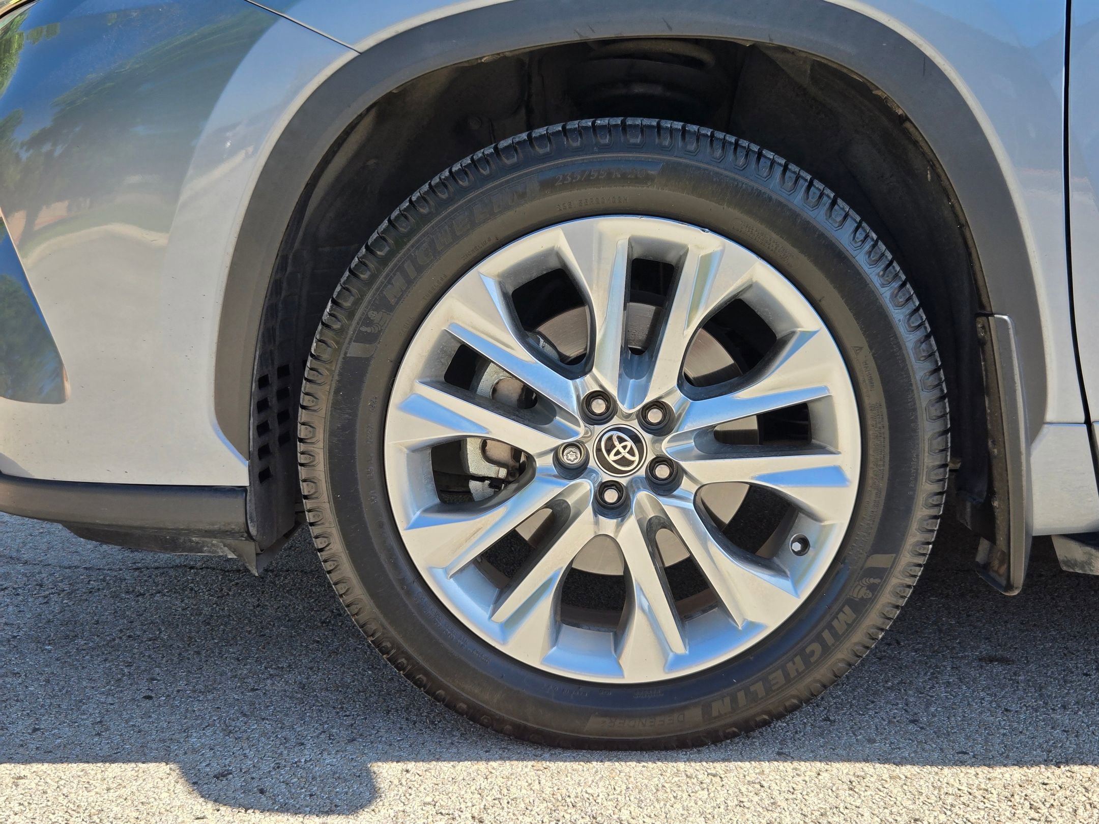 Used 2020 Toyota Highlander Limited FWD image 31