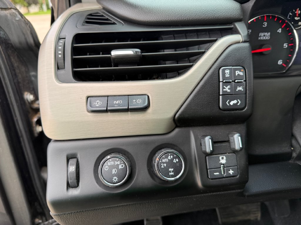 Used 2016 GMC Yukon Denali w/ Open Road Package AWD/4WD image 17