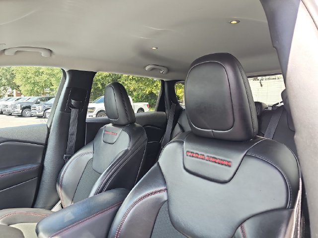 Used 2022 Jeep Cherokee Trailhawk w/ Comfort/Convenience Group AWD/4WD image 15
