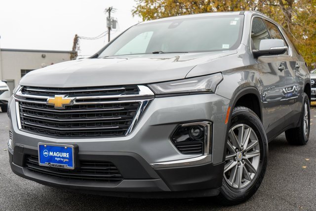 Used 2023 Chevrolet Traverse LT image 1