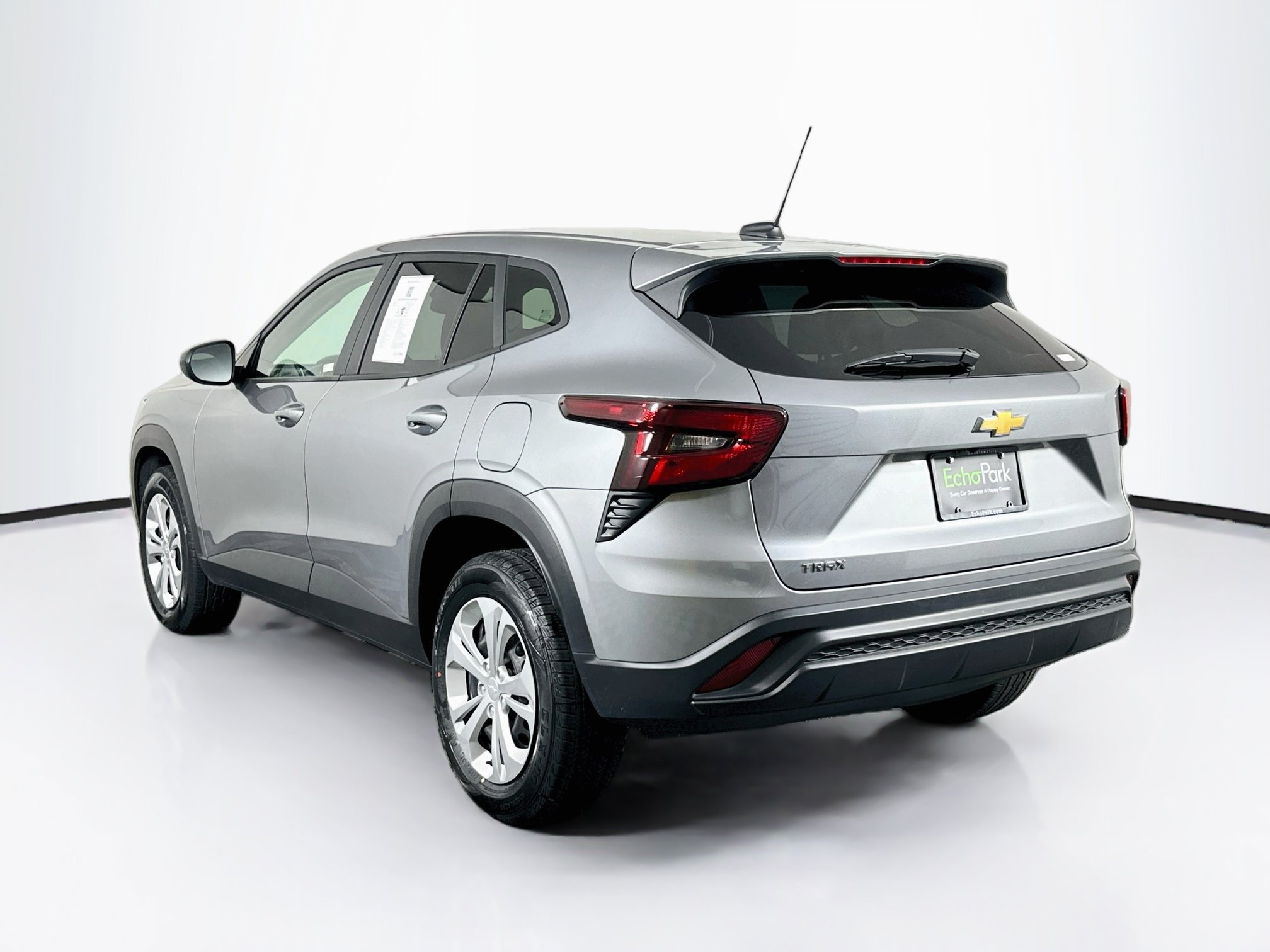 Used 2025 Chevrolet Trax LS FWD image 5