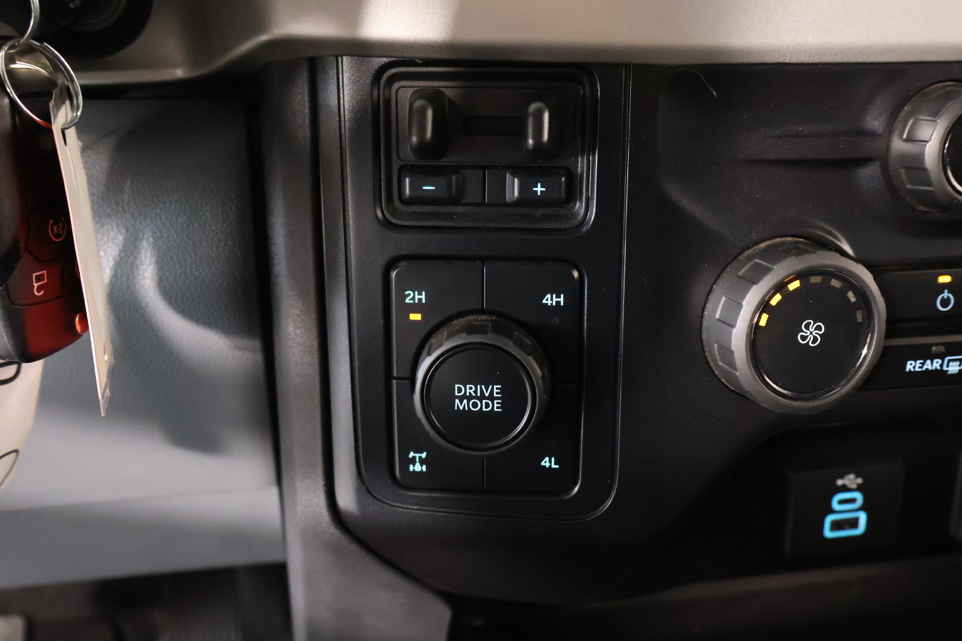 Used 2025 Ford F250 XL w/ STX Appearance Package AWD/4WD image 7
