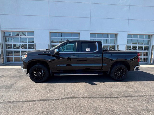 Used 2023 Chevrolet Silverado 1500 LTZ w/ LTZ Premium Package AWD/4WD image 3