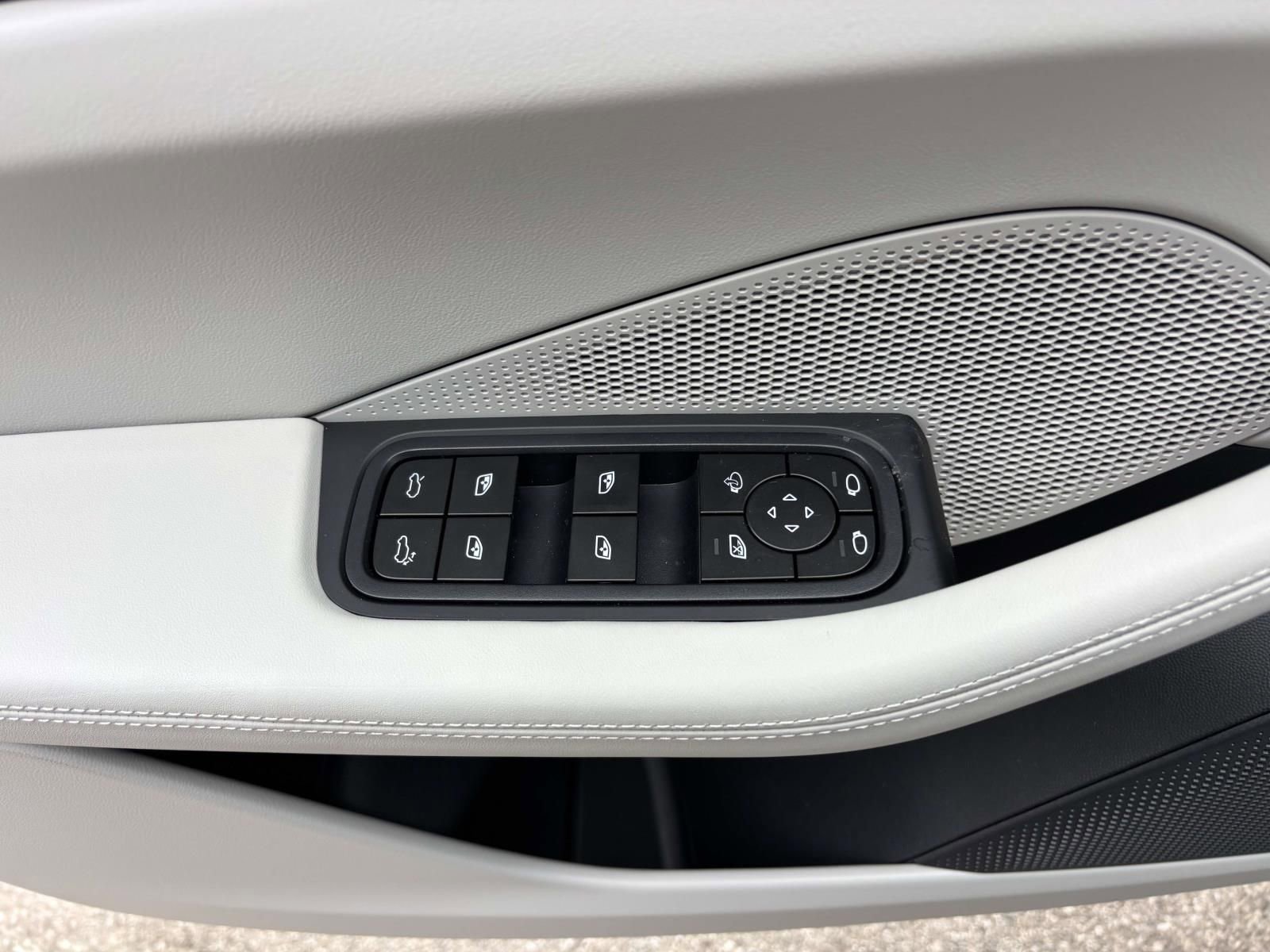 New 2026 Porsche Macan Electric image 25