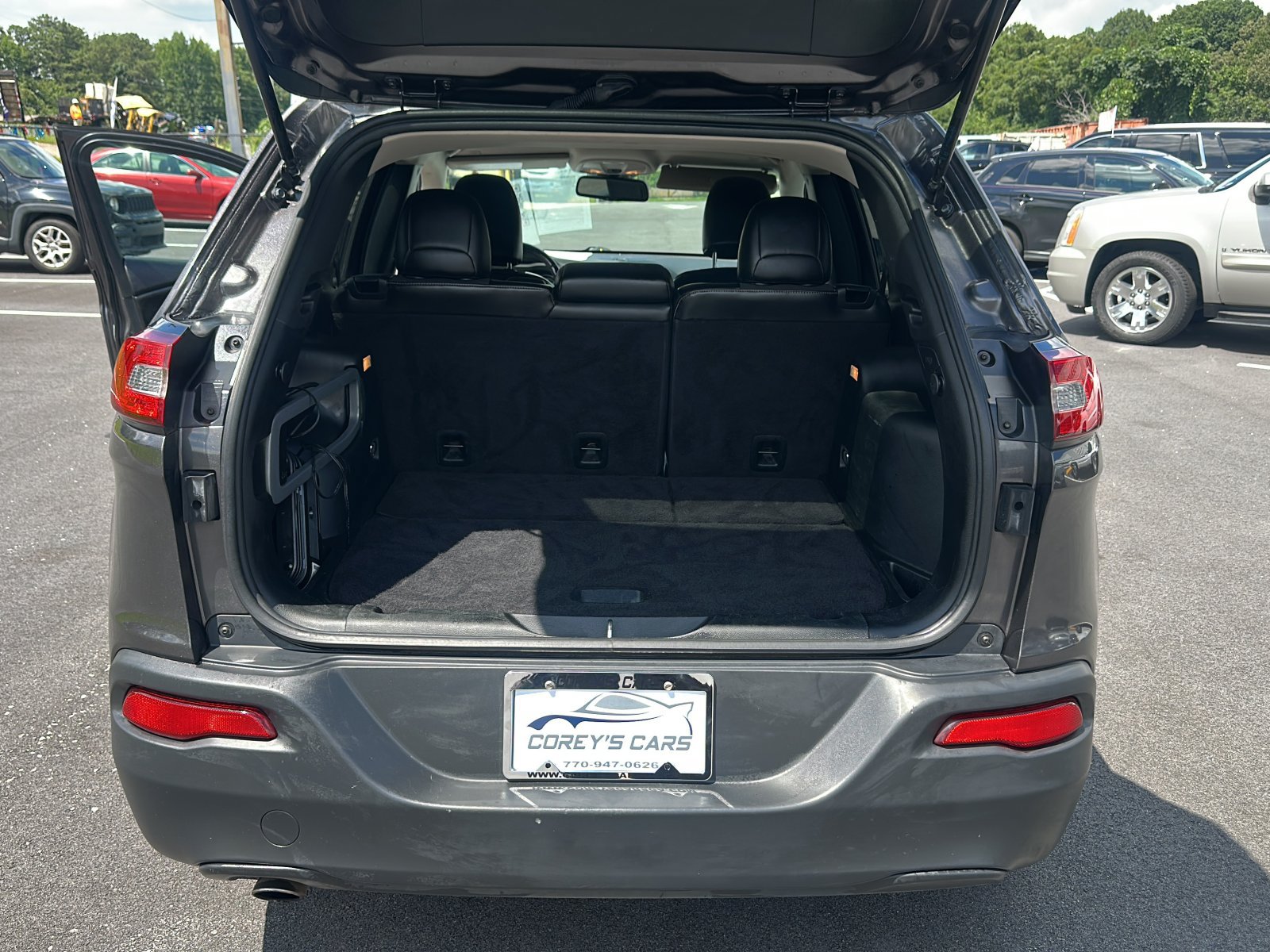 Used 2018 Jeep Cherokee Latitude Plus FWD image 25