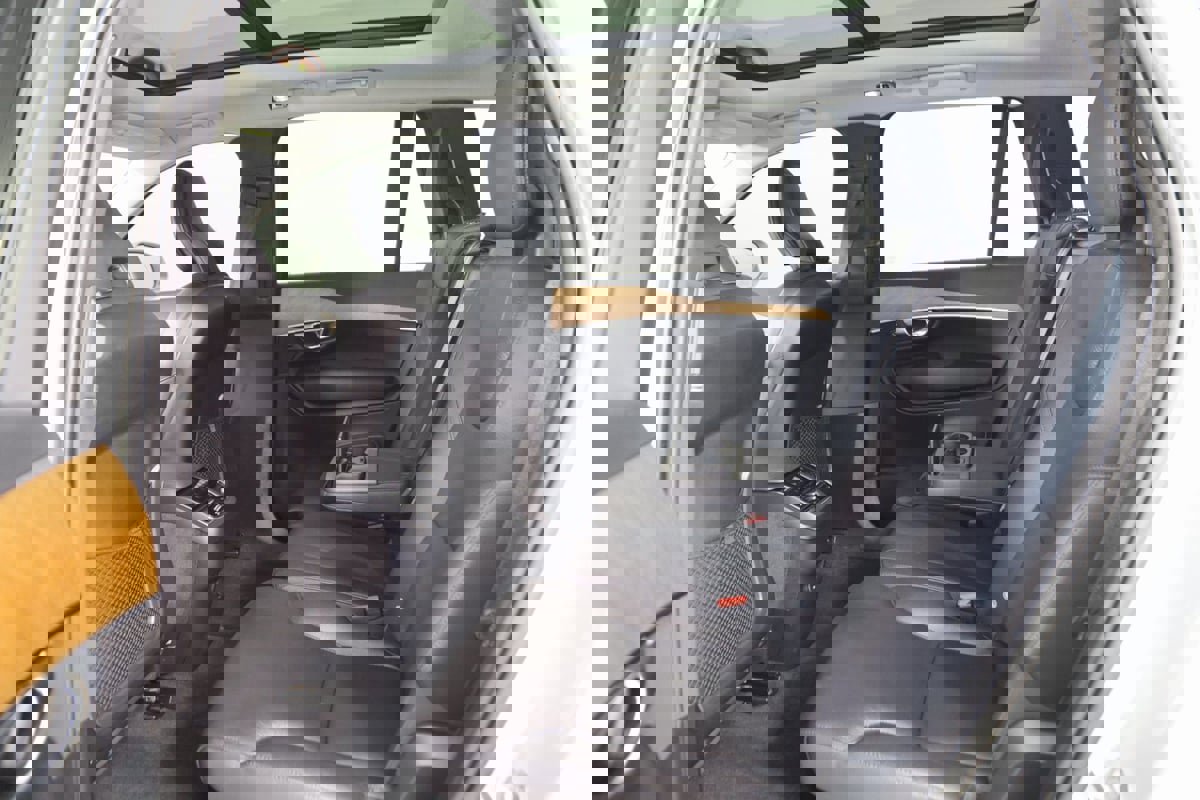 Used 2022 Volvo XC90 T6 Momentum w/ Climate Package image 57