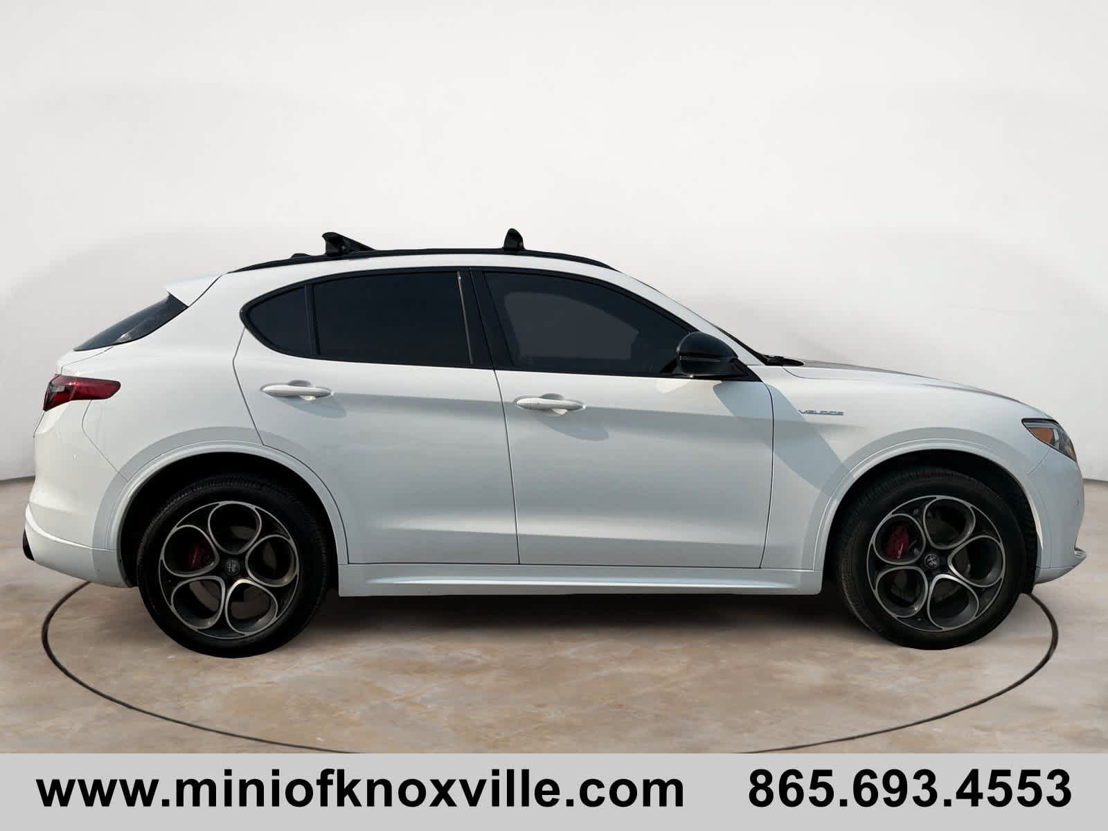 Used 2022 Alfa Romeo Stelvio Veloce AWD/4WD image 2