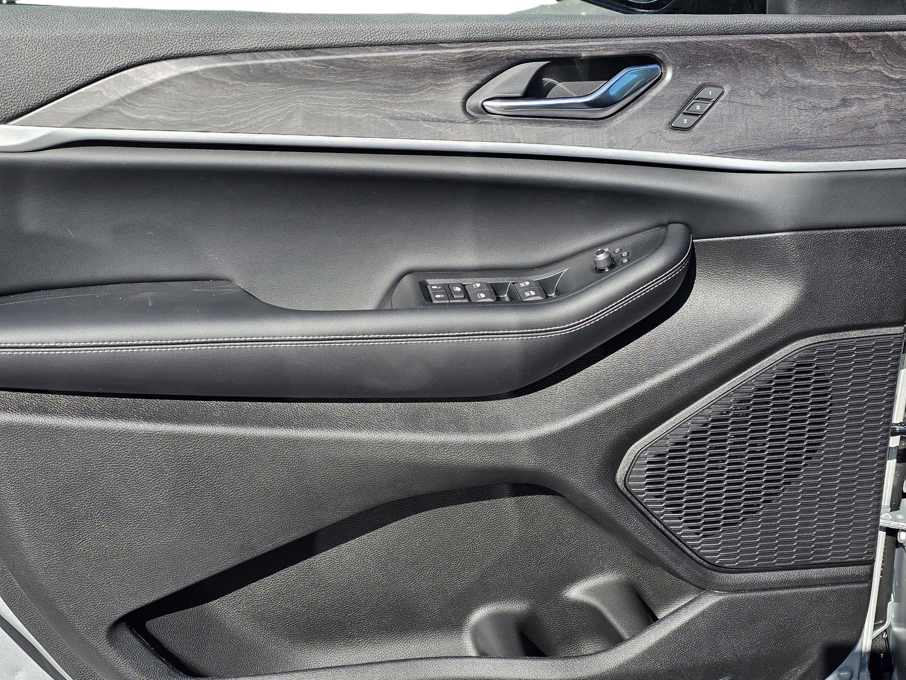 New 2025 Jeep Grand Cherokee L Limited w/ Black Appearance Package image 15