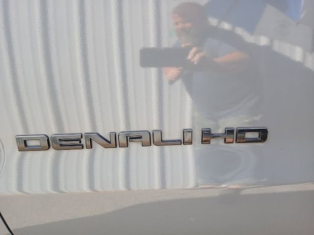 Used 2015 GMC Sierra 2500 Denali w/ Duramax Plus Package AWD/4WD image 11