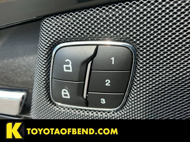 Used 2023 Lincoln Nautilus Reserve image 16