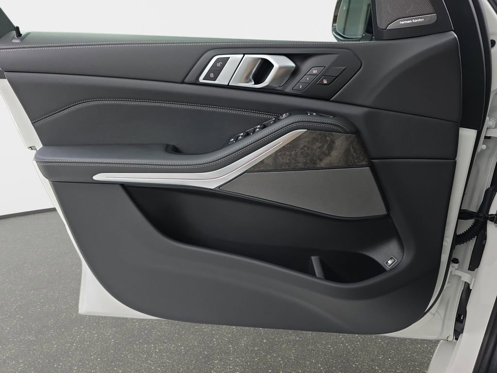 New 2026 BMW X5 xDrive50e w/ M Sport Package image 26