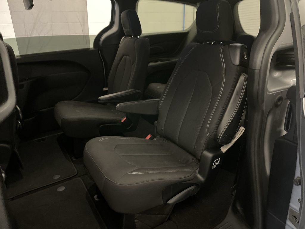 Used 2018 Chrysler Pacifica Touring Plus w/ S Appearance Package FWD image 17