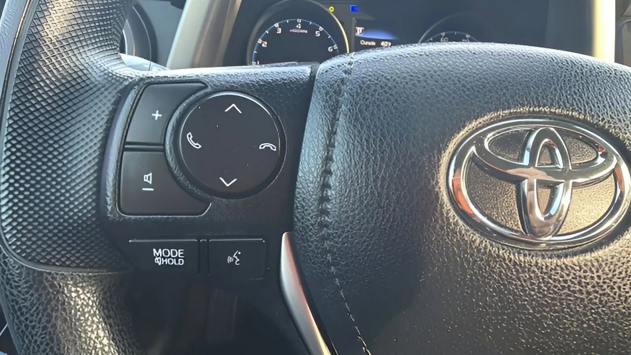 Used 2018 Toyota RAV4 LE image 26