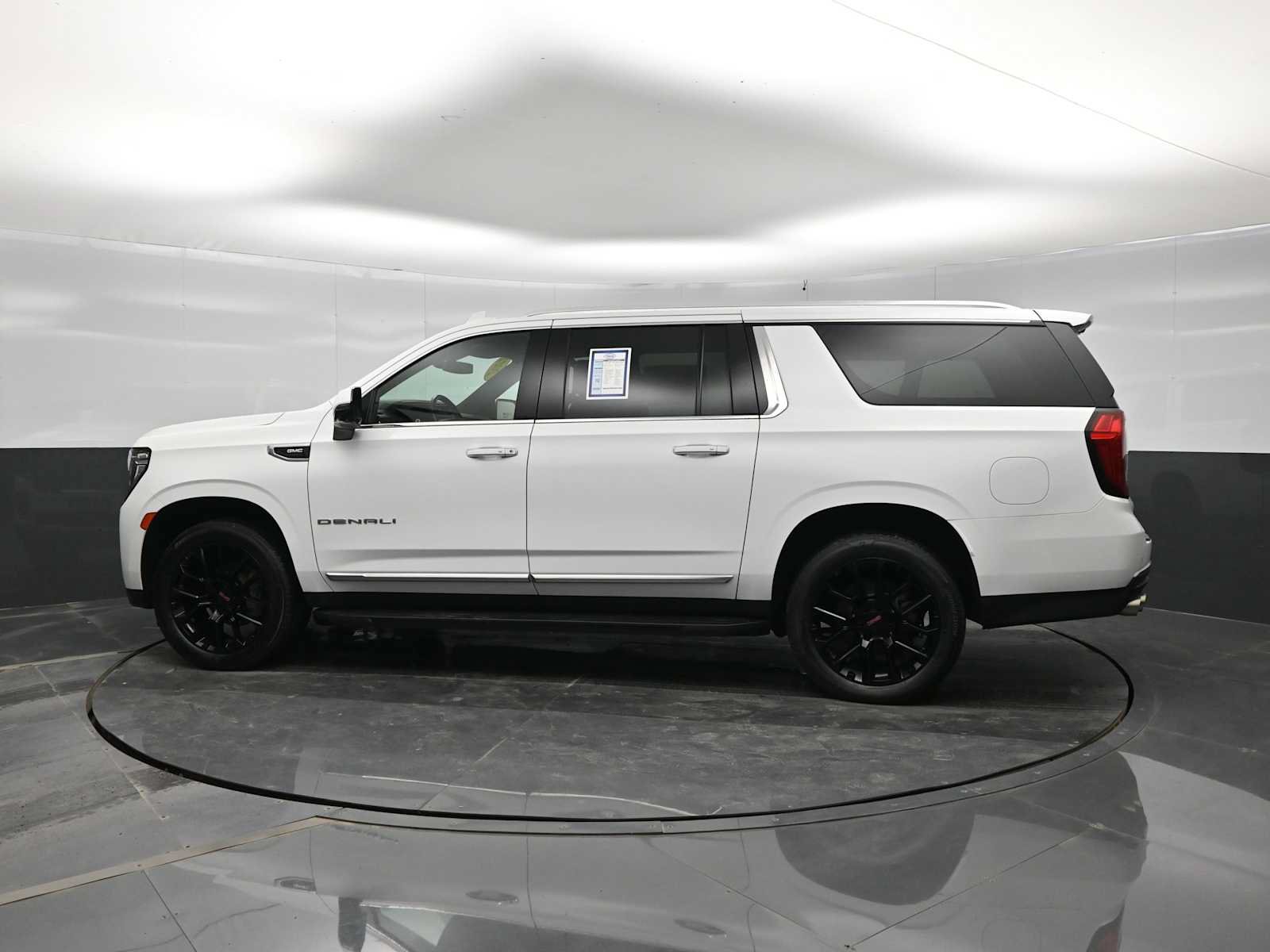 Used 2022 GMC Yukon XL Denali AWD/4WD image 5