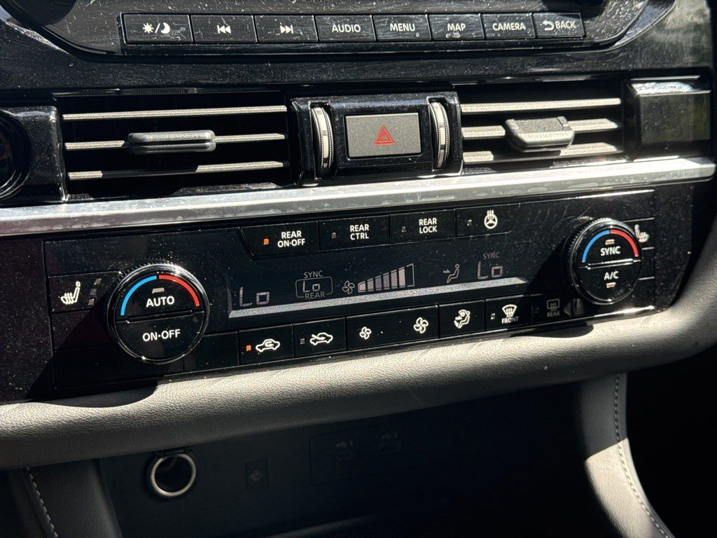 Used 2025 Nissan Pathfinder SL w/ Black Appearance Package FWD image 22