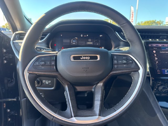 Used 2023 Jeep Grand Cherokee Limited AWD/4WD image 19
