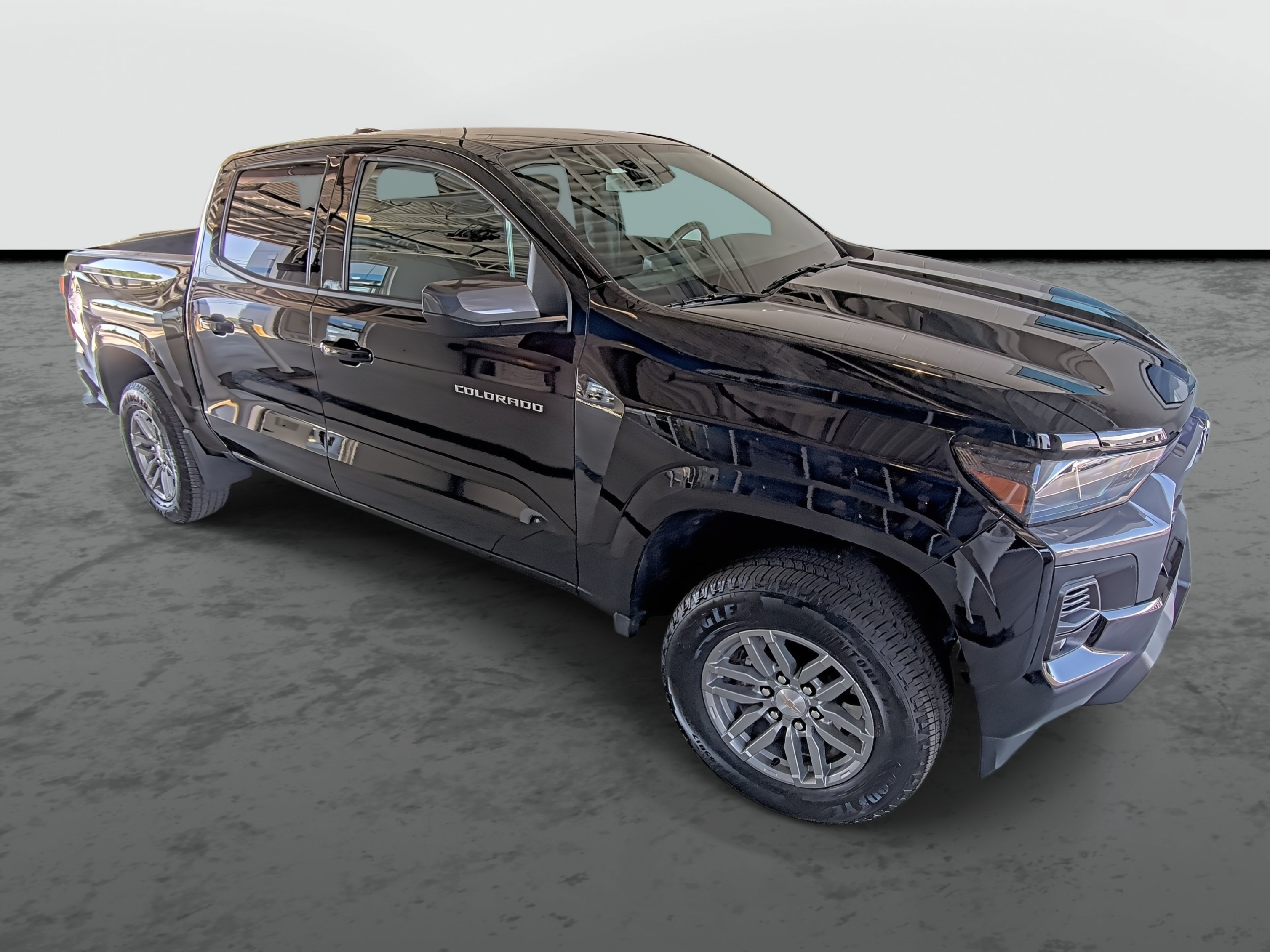 Used 2024 Chevrolet Colorado LT w/ LT Convenience Package II AWD/4WD image 4