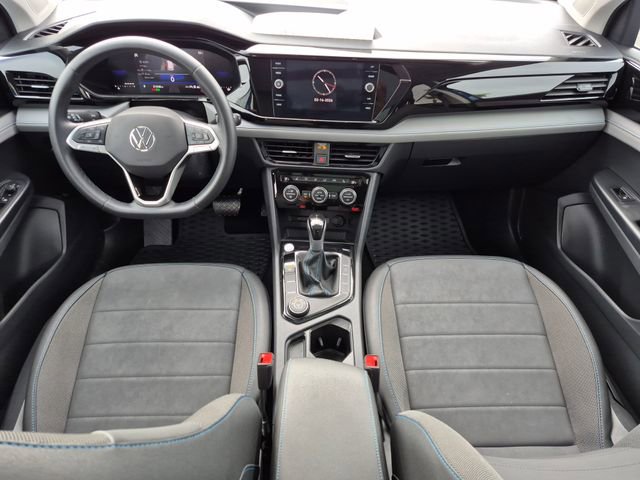 Used 2024 Volkswagen Taos SE image 18