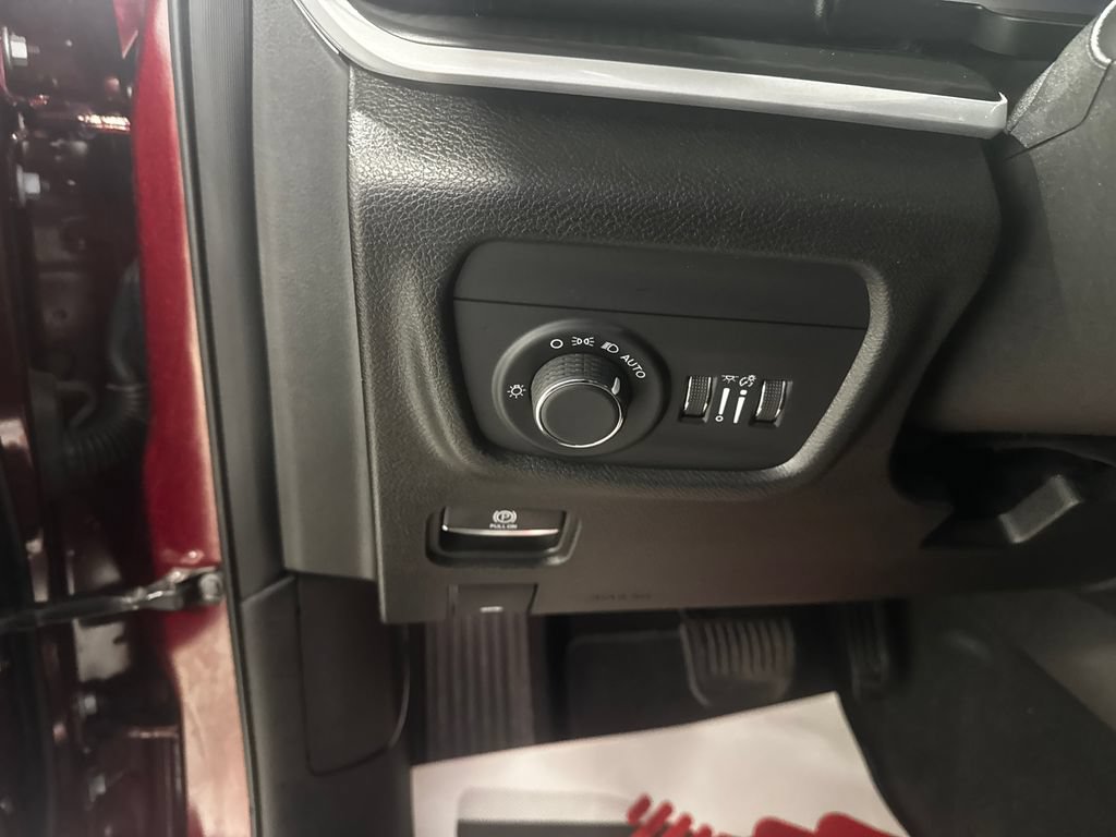 Used 2025 Jeep Grand Cherokee Altitude AWD/4WD image 37