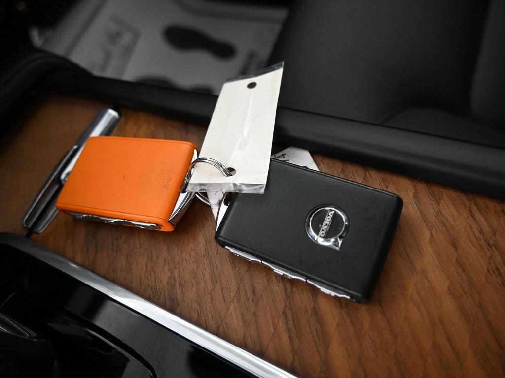 Used 2024 Volvo XC90 B6 Plus w/ Protection Package Premier image 11