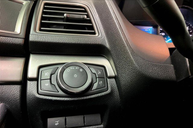 Used 2018 Ford Explorer XLT w/ Equipment Group 202A image 32