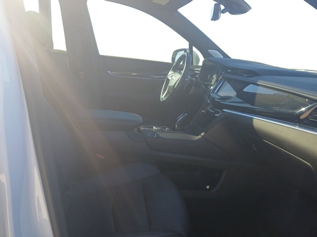 Used 2024 Cadillac XT6 Sport w/ LPO, Onyx Lite Package image 16