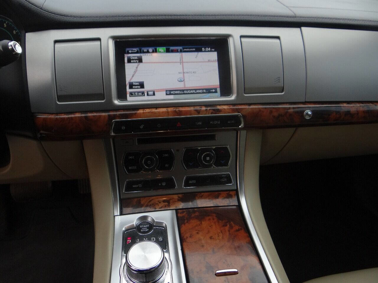 Used 2015 Jaguar XF Premium image 15