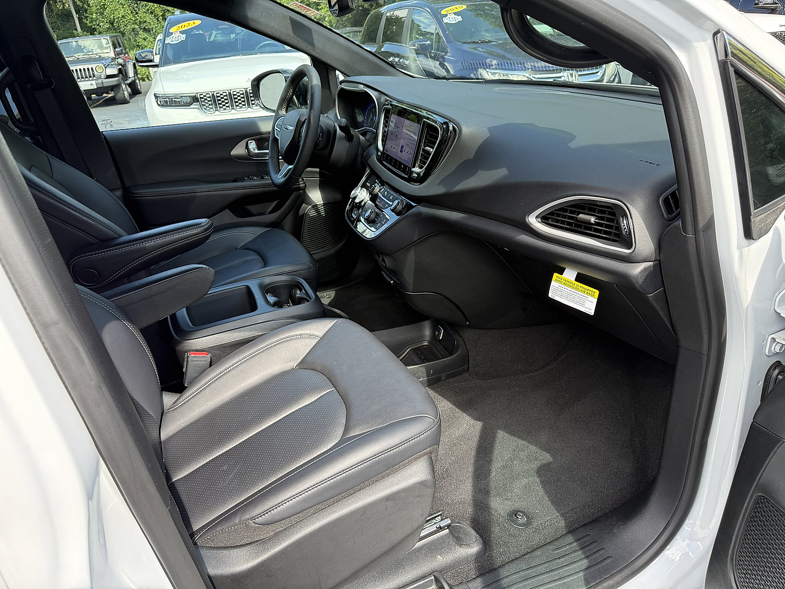 Certified 2026 Chrysler Pacifica Select FWD image 11
