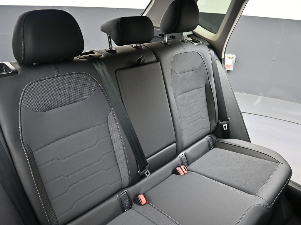 New 2025 Volkswagen Taos SE image 16