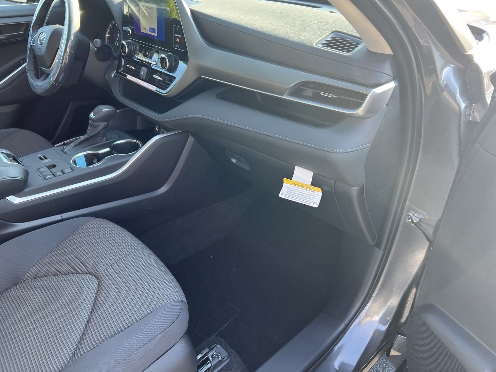 New 2024 Toyota Highlander LE FWD image 31
