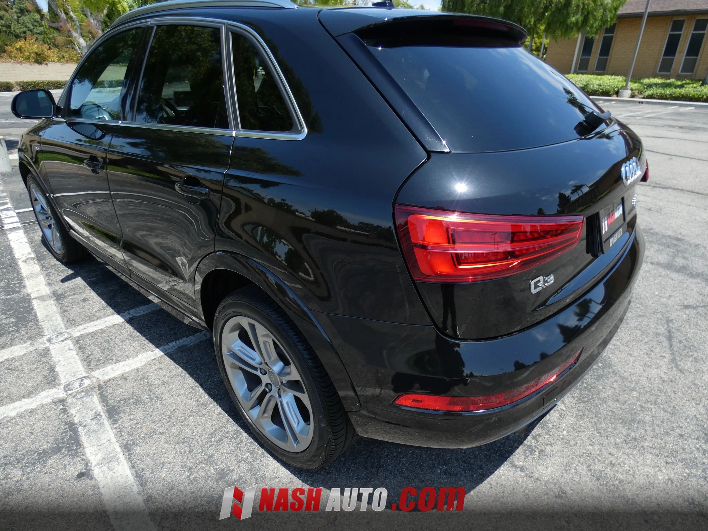 Used 2018 Audi Q3 2.0T Premium Plus w/ Premium Plus Package AWD/4WD image 16