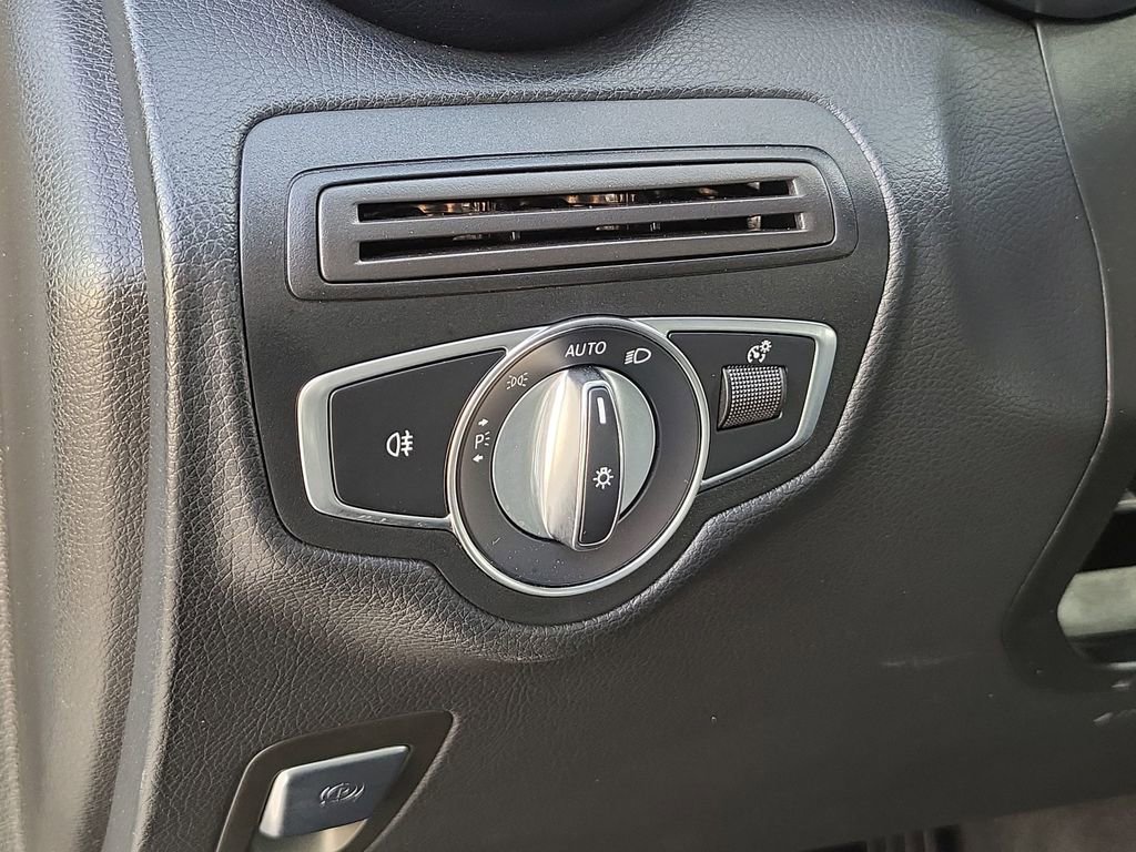 Used 2019 Mercedes-Benz GLC 300 image 17