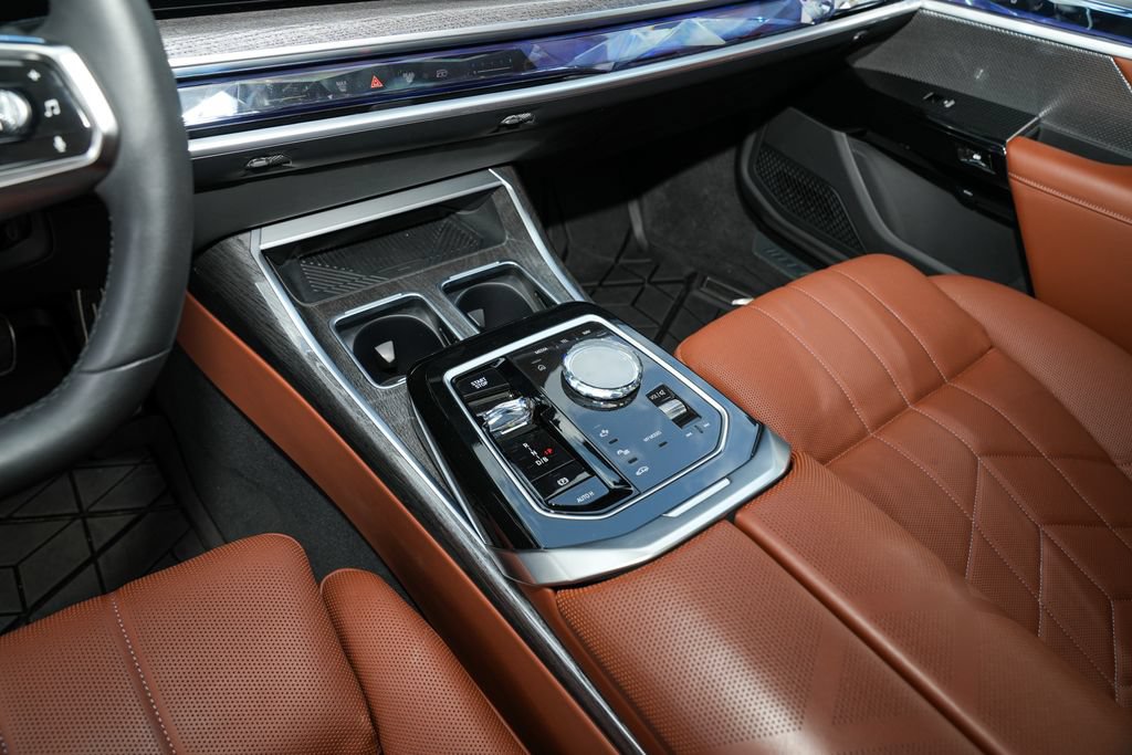 Used 2025 BMW i7 xDrive60 AWD/4WD image 25