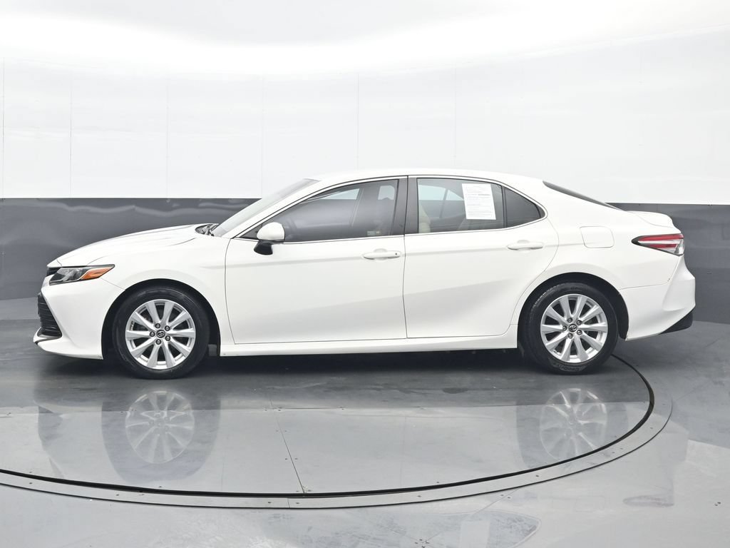 Used 2018 Toyota Camry LE FWD image 3